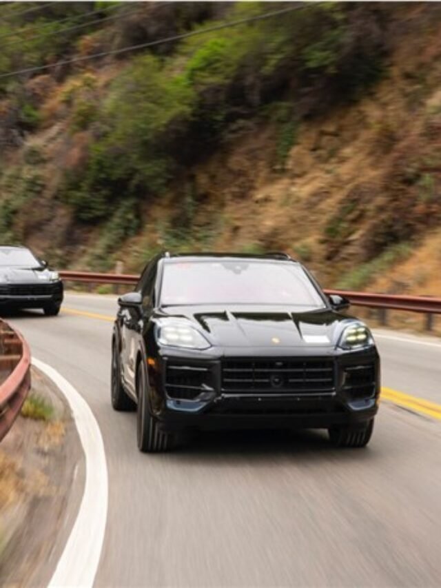 2023 PORSCHE CAYENNE TO DEBUT WITH TRIPLE -SCREEN